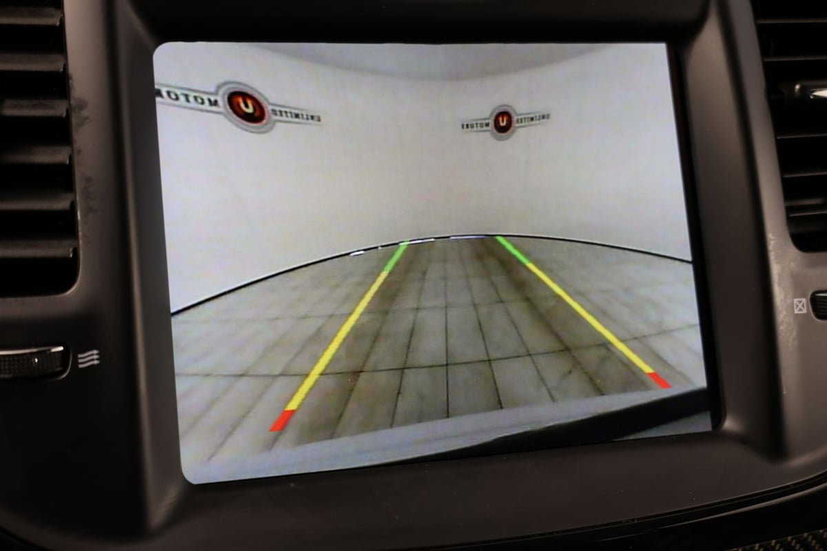 Used 2023 Chrysler 300 C RWD image 7