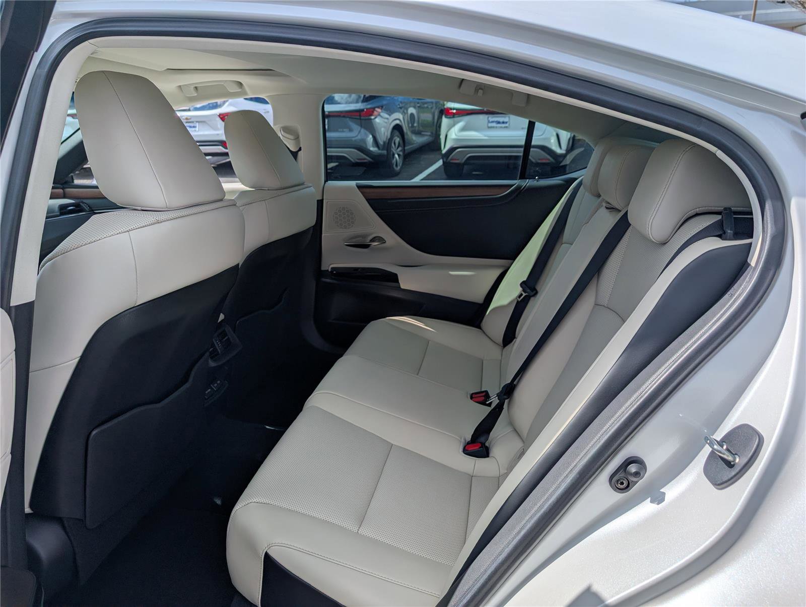 Used 2025 Lexus ES 350 w/ Premium Package image 15