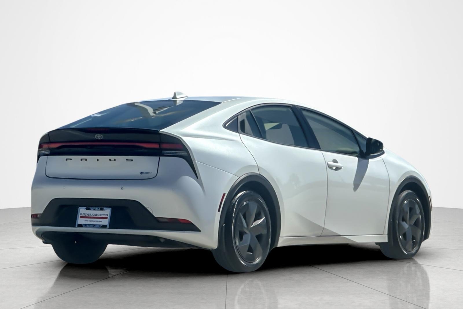 Certified 2023 Toyota Prius LE FWD image 5