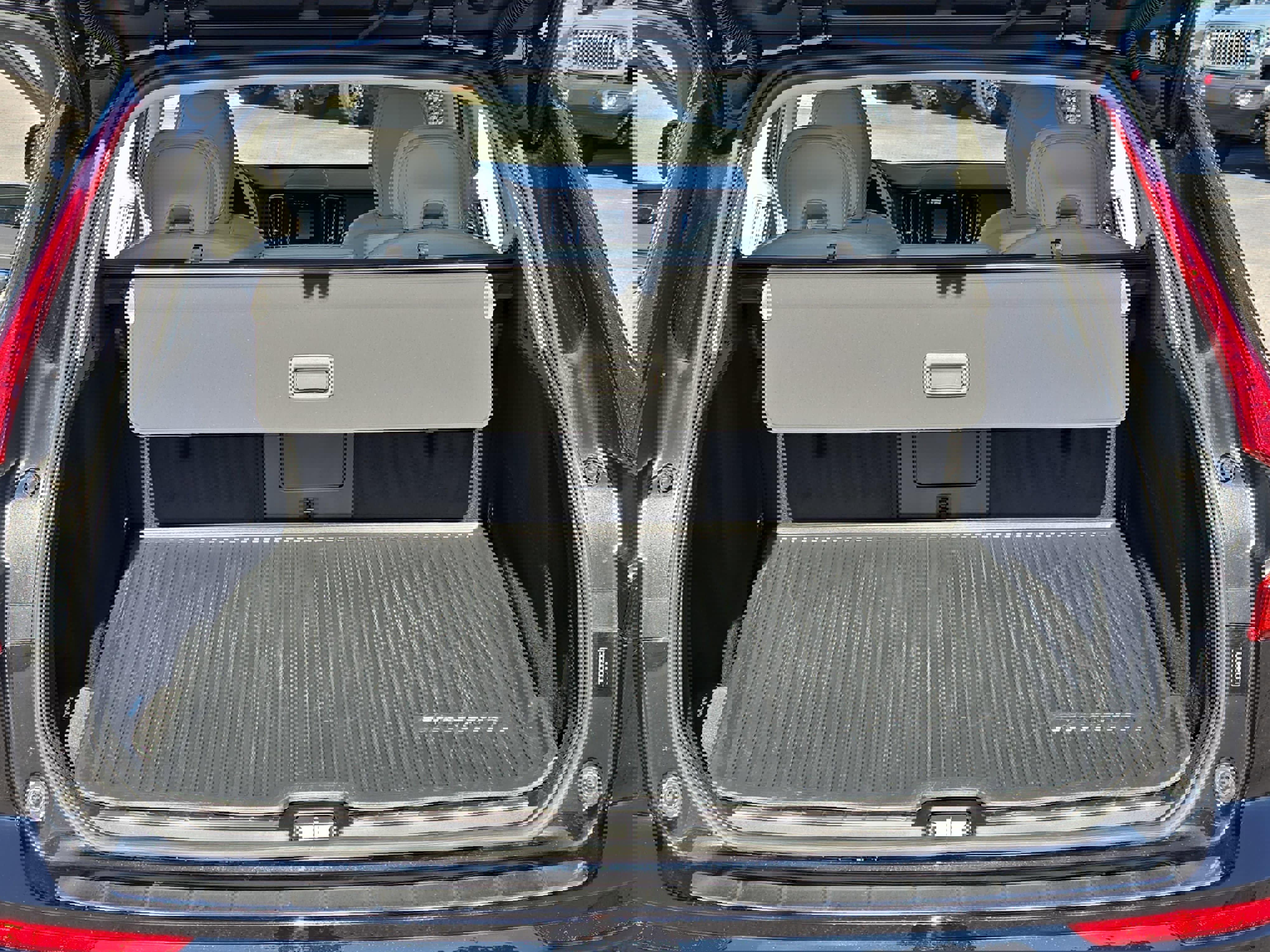 Used 2023 Volvo XC60 B5 Plus w/ Climate Package image 12