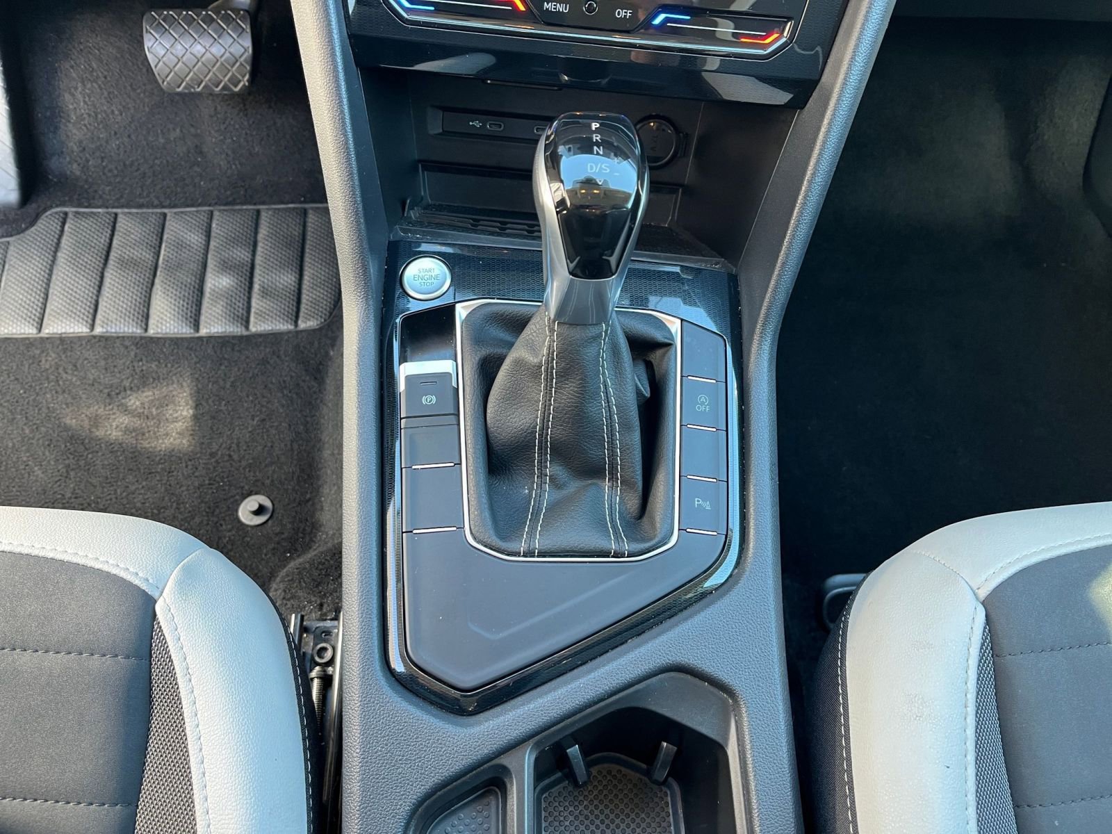 Used 2025 Volkswagen Taos SE FWD image 42