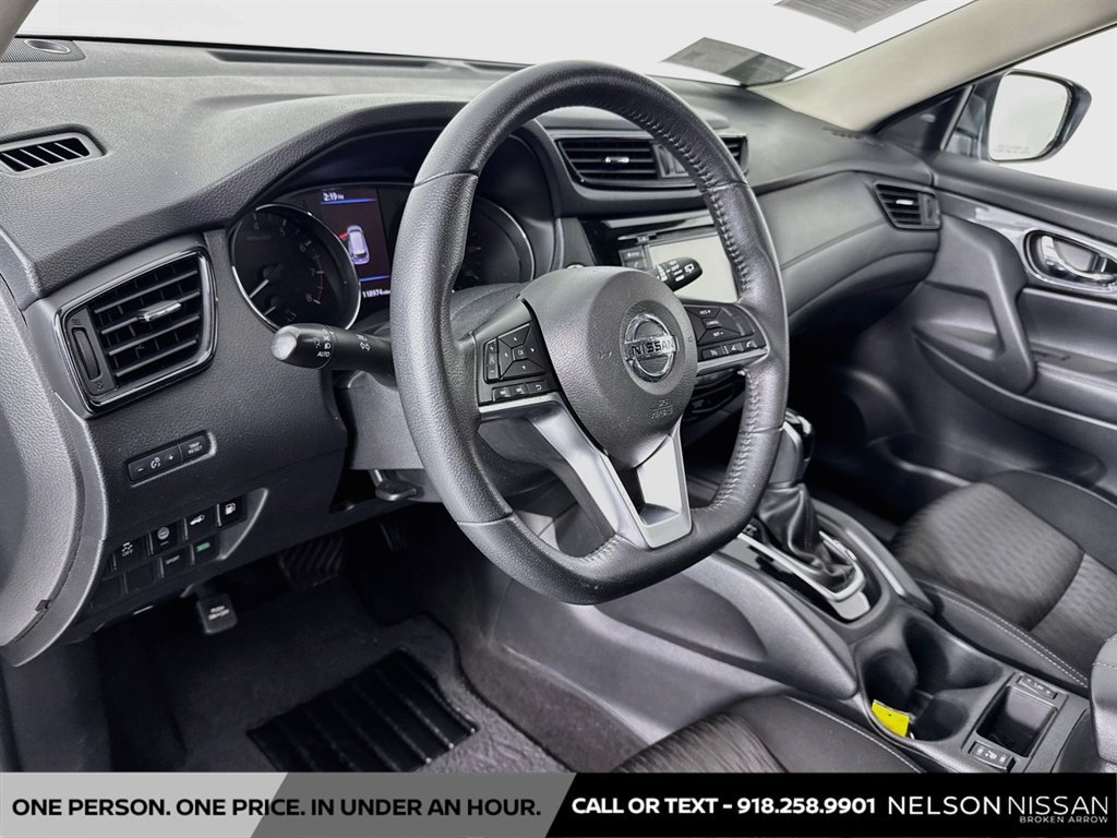 Used 2019 Nissan Rogue SV FWD image 9