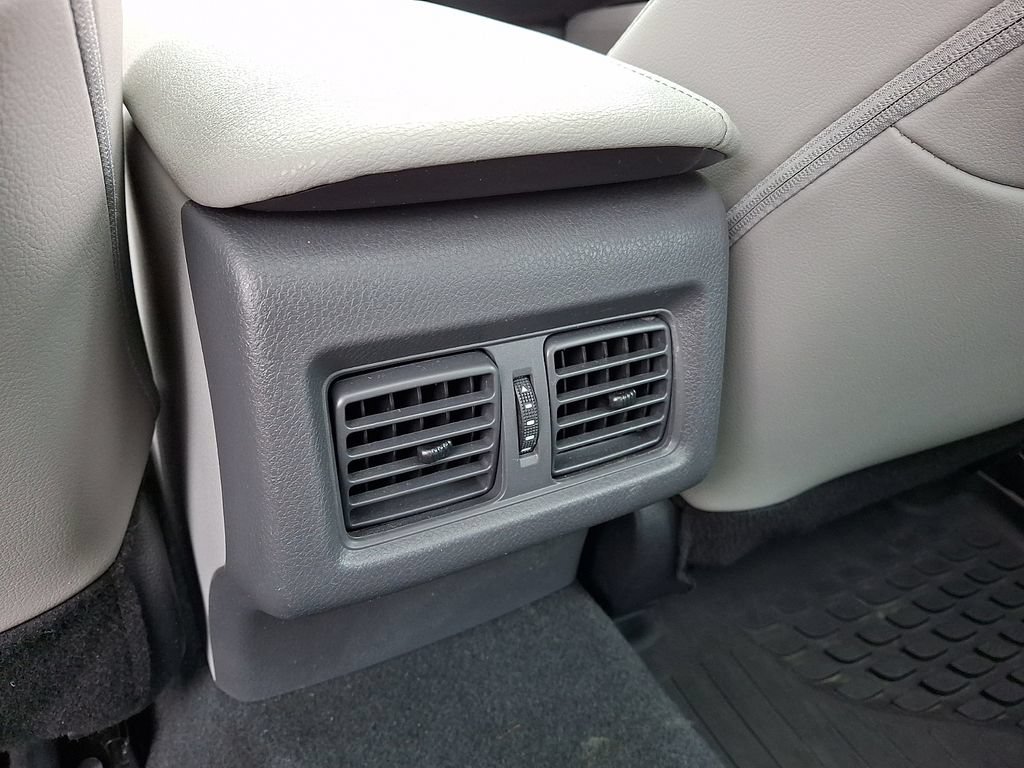 Certified 2022 Toyota Camry XLE AWD/4WD image 11