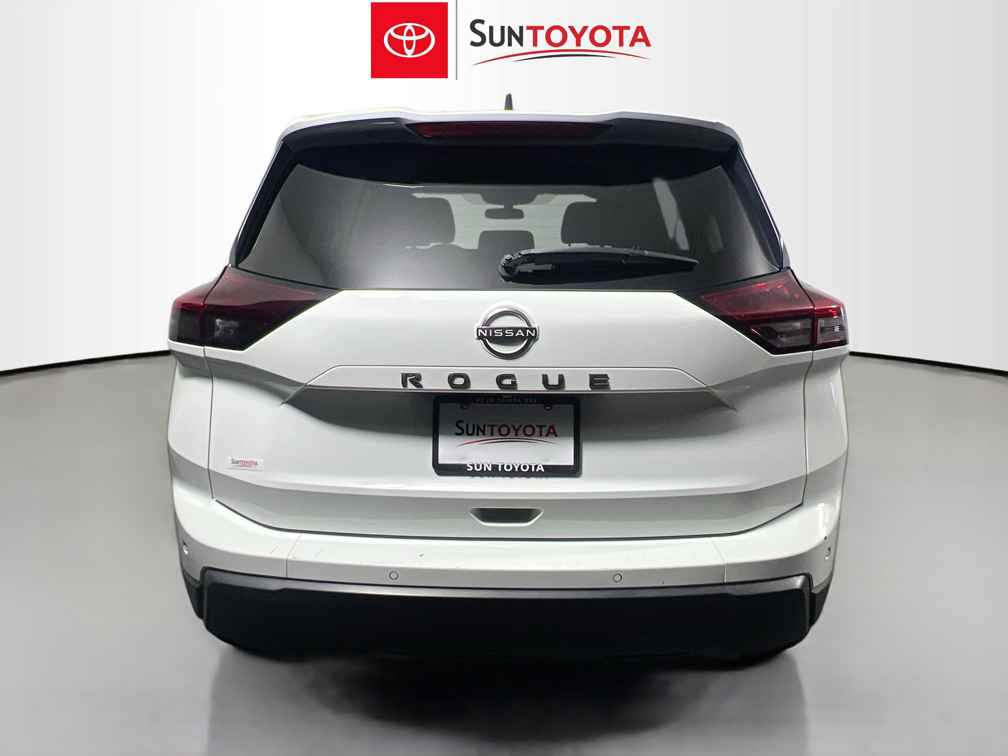 Used 2024 Nissan Rogue S FWD image 5