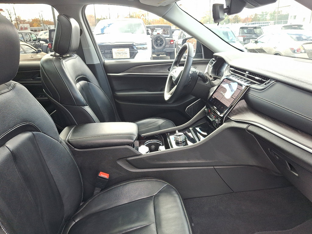 Certified 2022 Jeep Grand Cherokee L Limited image 11