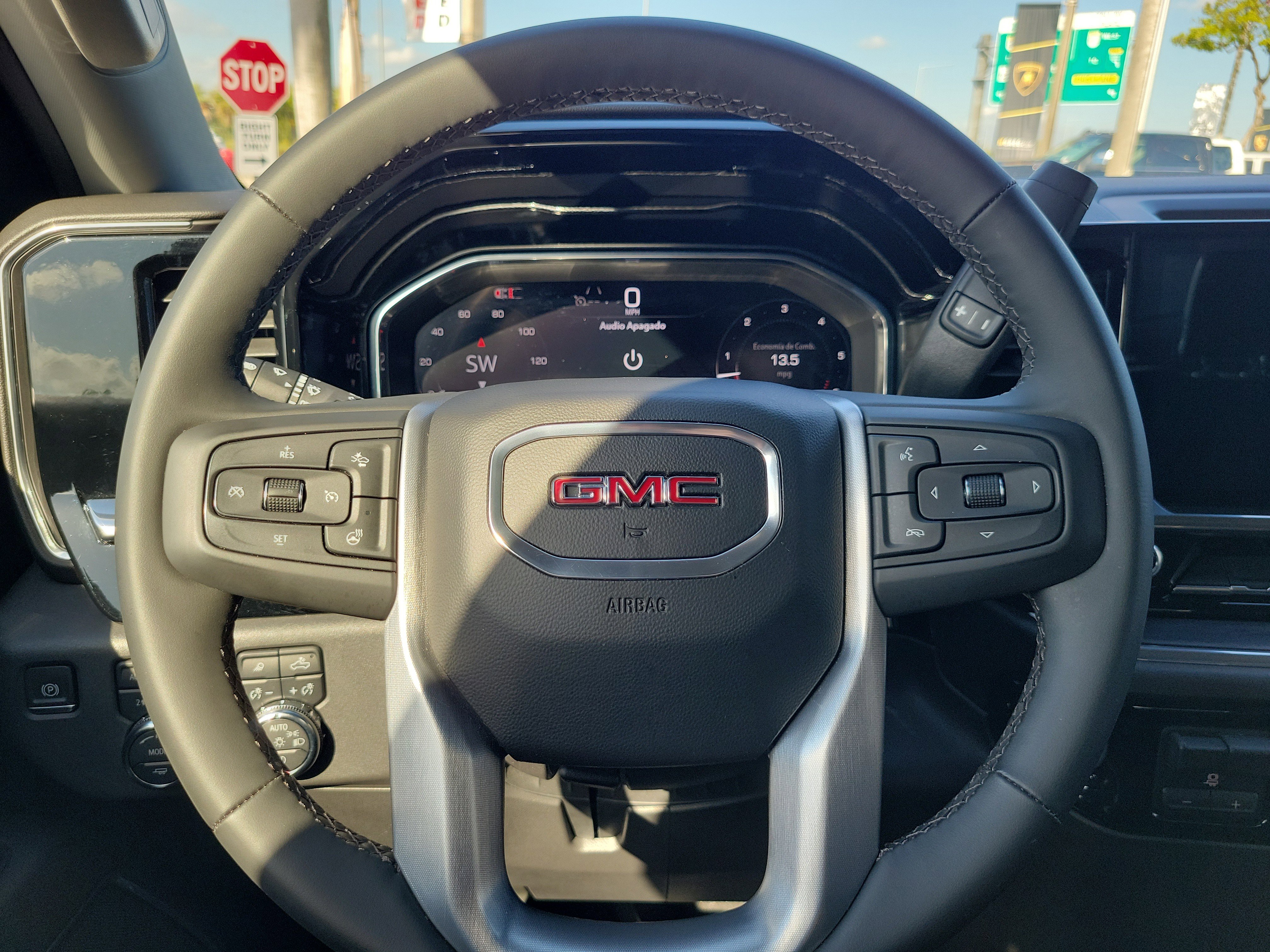 Used 2024 GMC Sierra 1500 SLT w/ X31 Off-Road Package AWD/4WD image 17