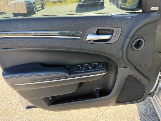 Used 2011 Chrysler 300 C RWD image 21