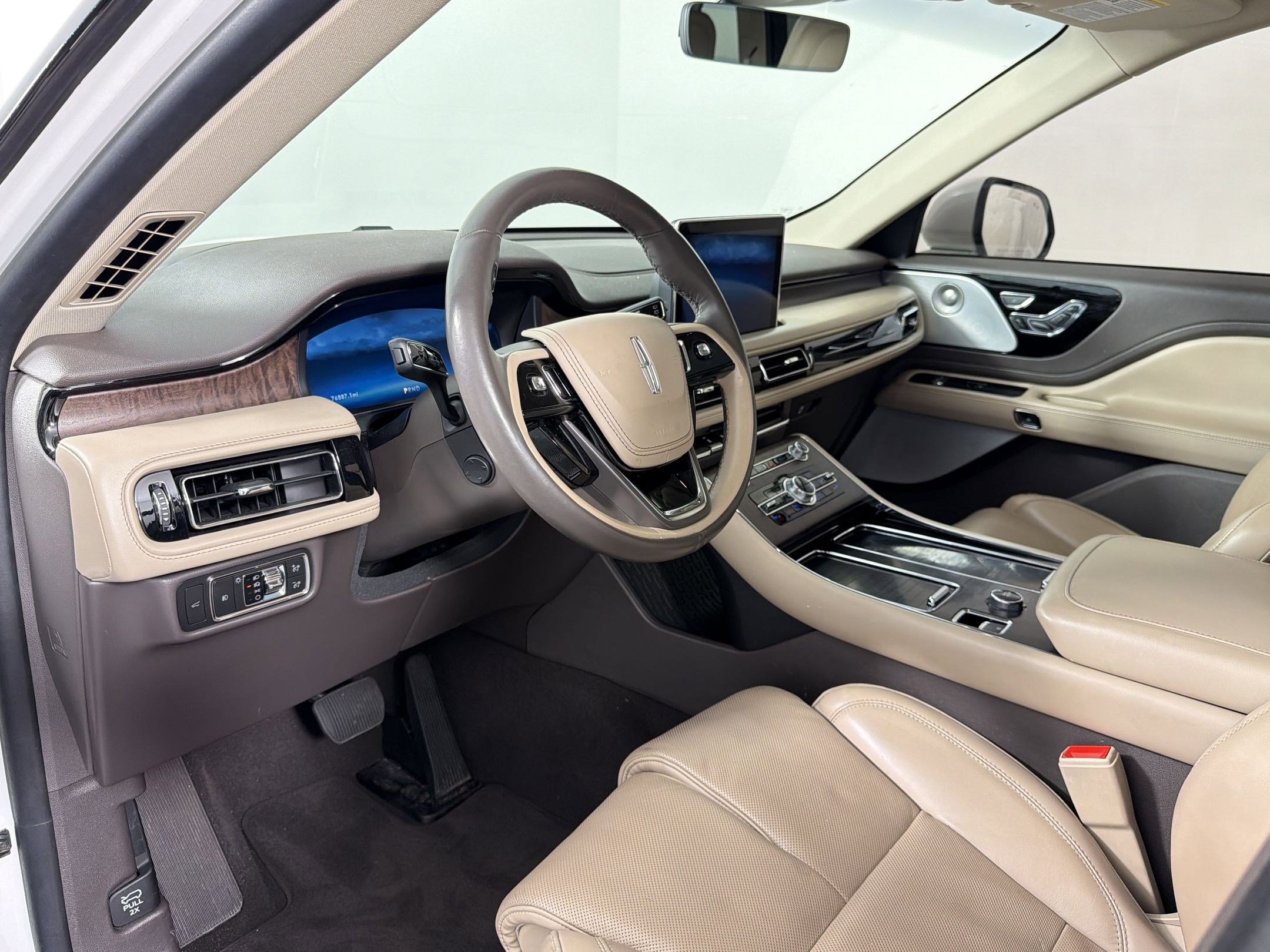 Used 2021 Lincoln Aviator Reserve w/ Equipment Group 210A image 4