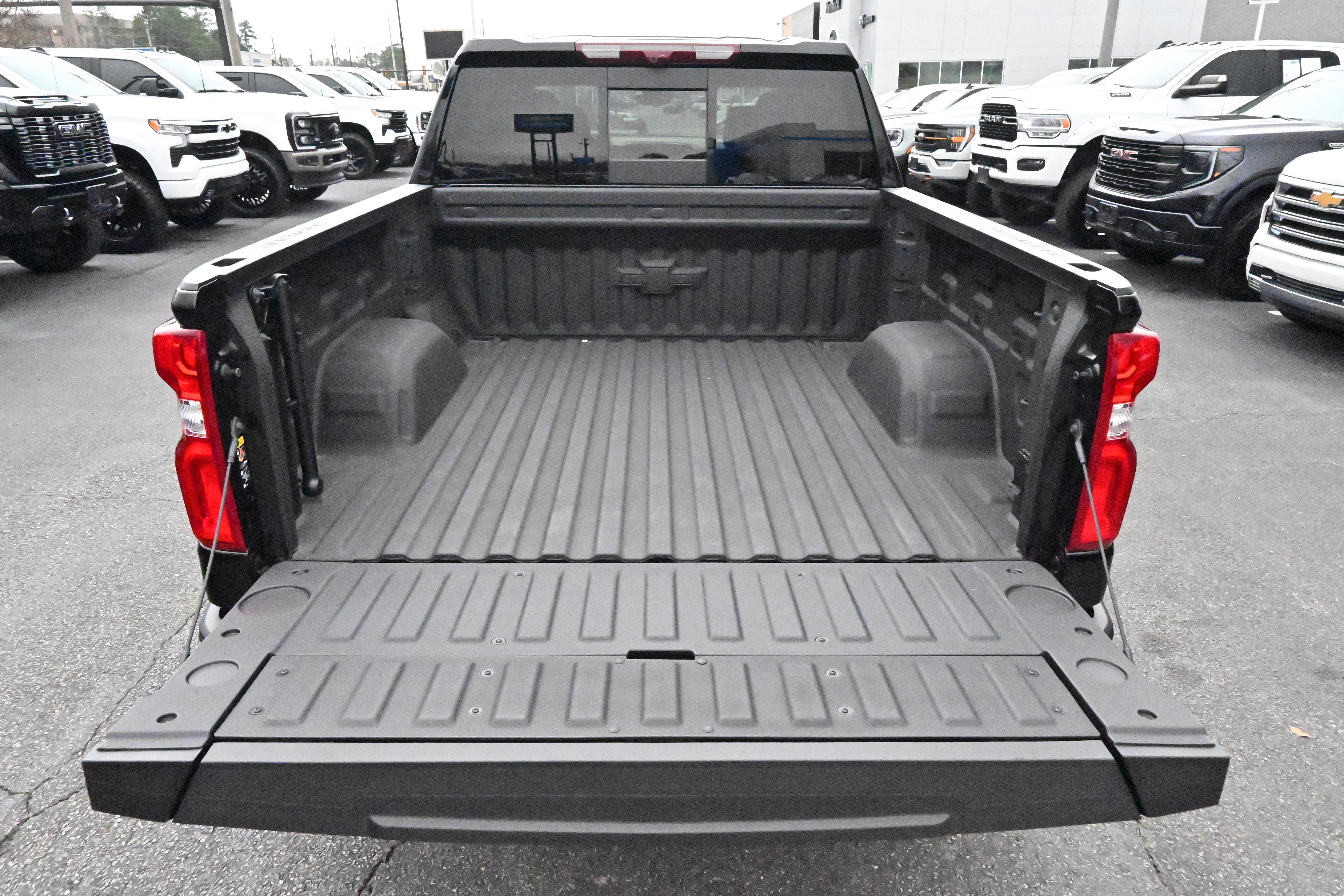 Used 2025 Chevrolet Silverado 1500 High Country w/ Technology Package image 14