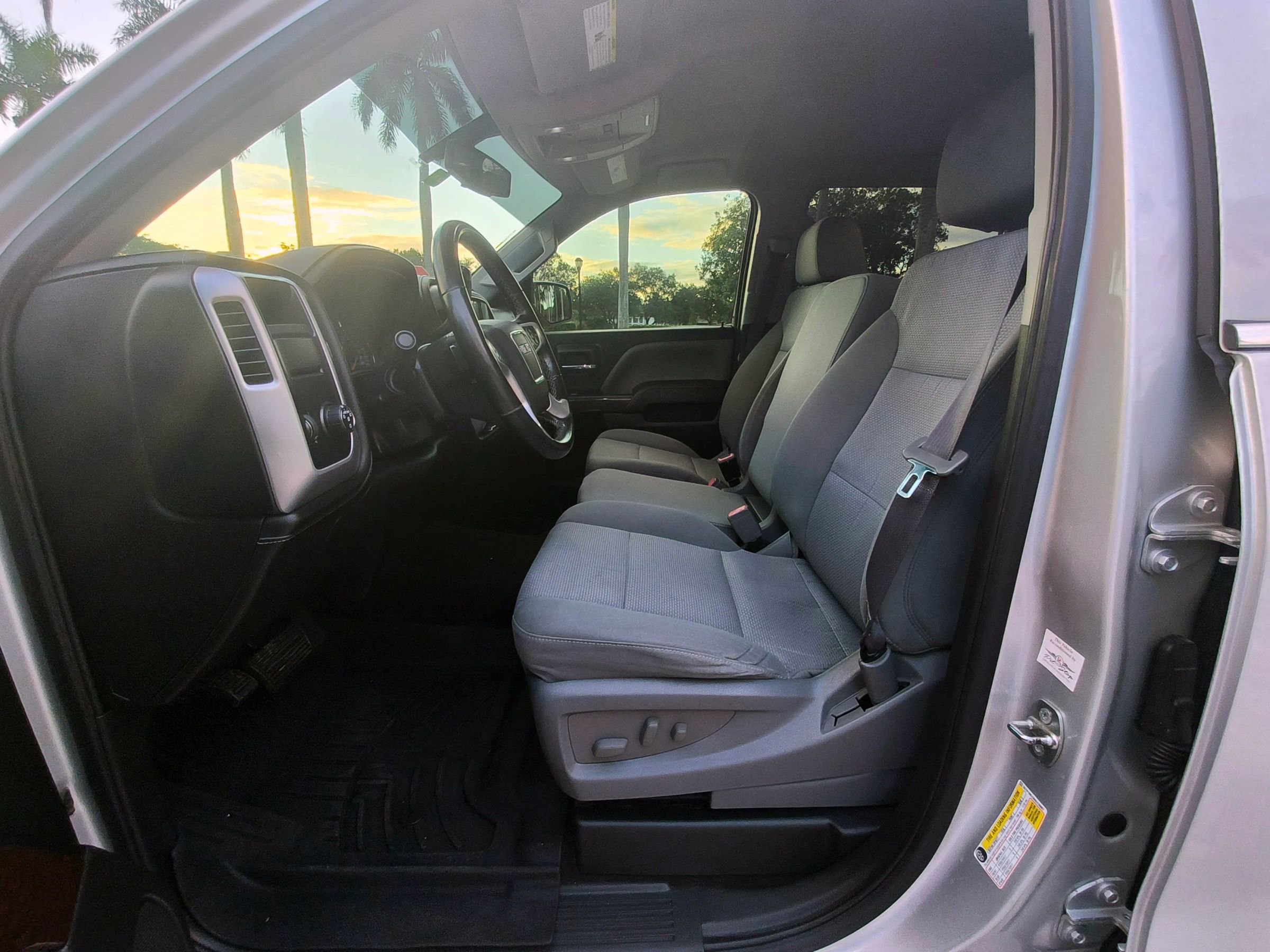 Used 2017 GMC Sierra 1500 SLE w/ SLE Value Package image 5