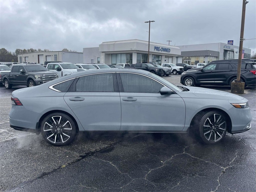 Used 2024 Honda Accord Touring image 2