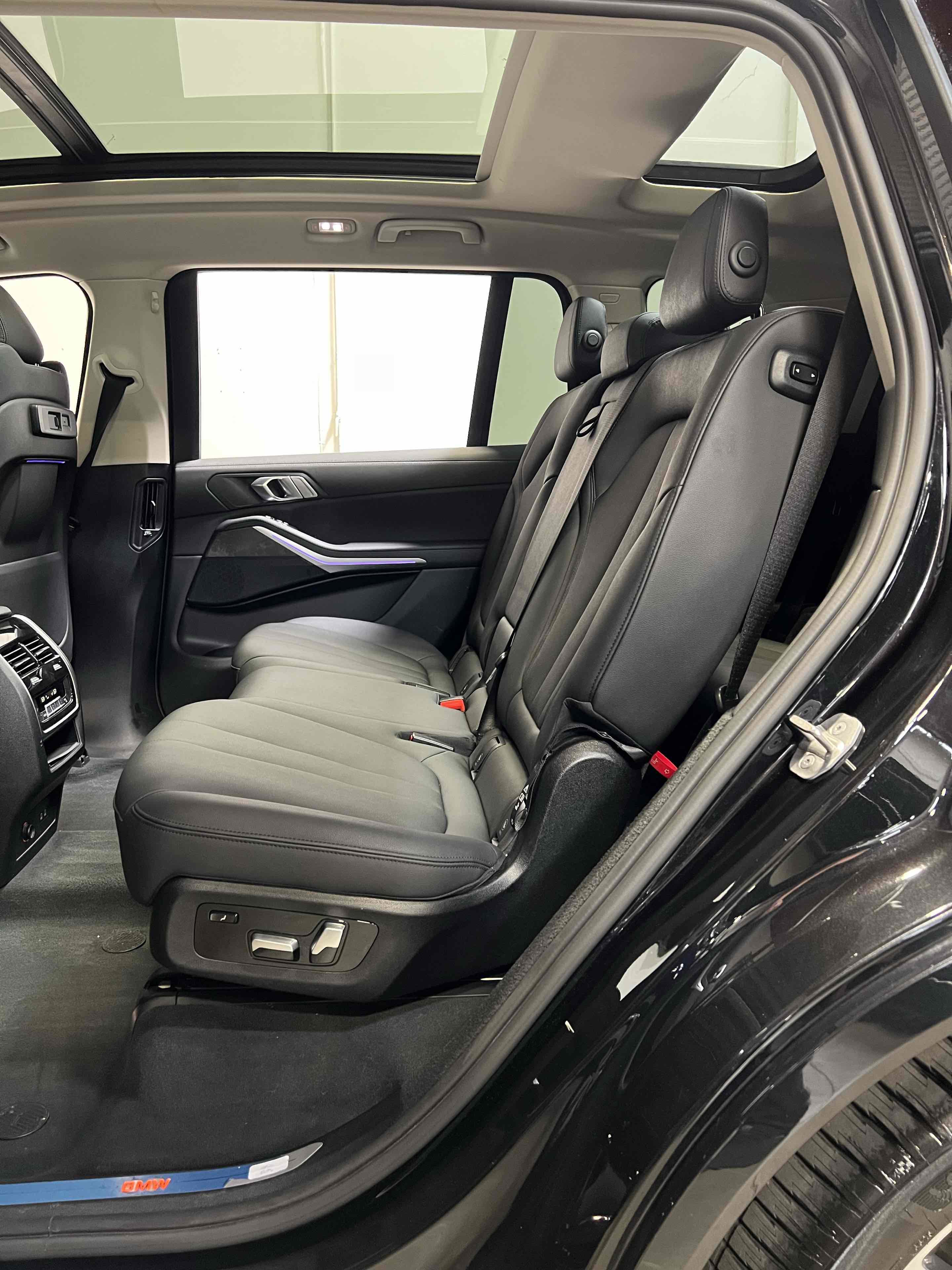 Used 2022 BMW X7 xDrive40i w/ Premium Package AWD/4WD image 36