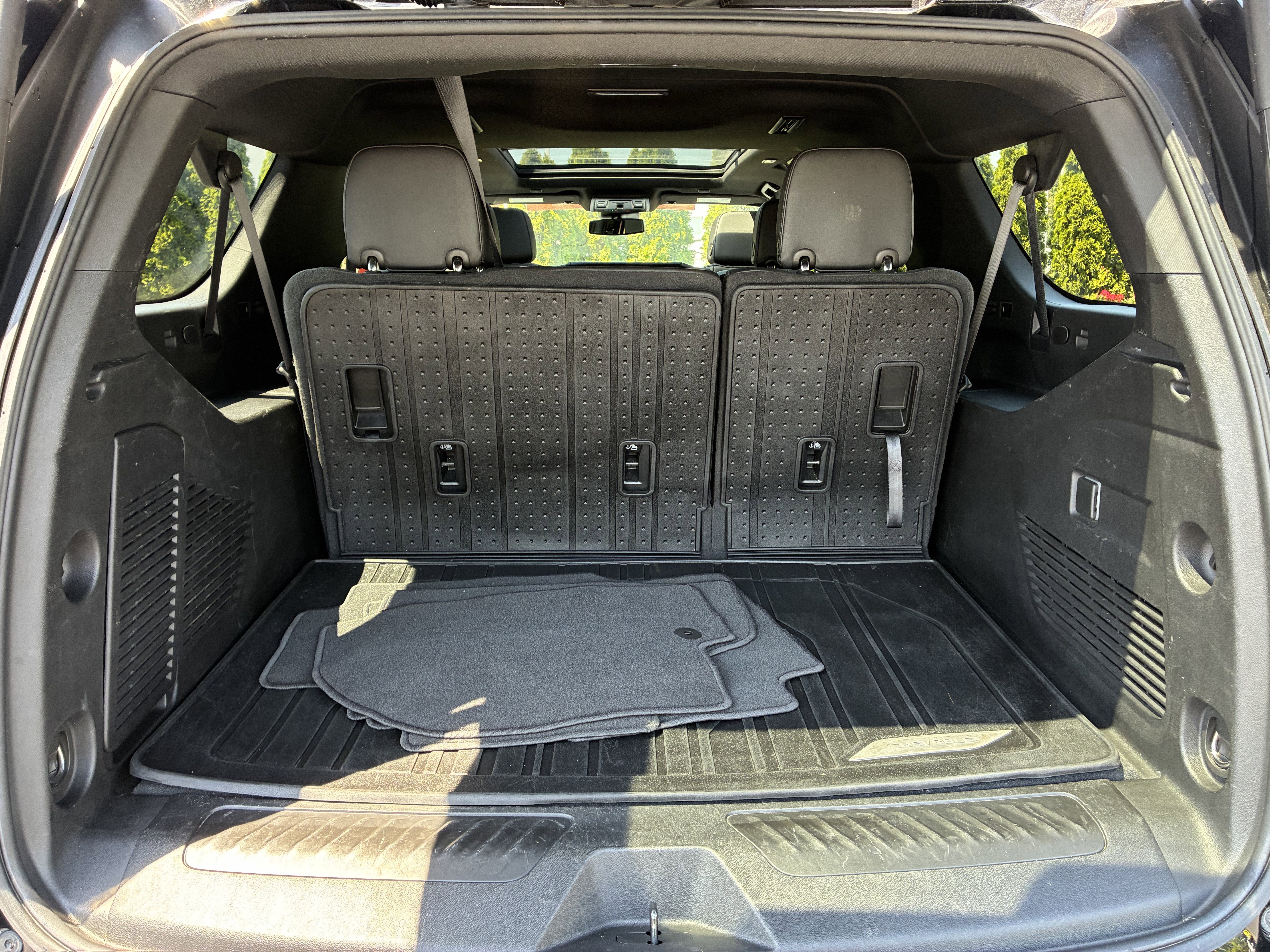 Used 2023 Chevrolet Suburban LT RWD image 12