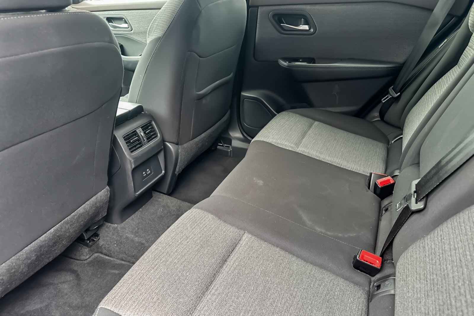 Used 2023 Nissan Rogue SV image 12