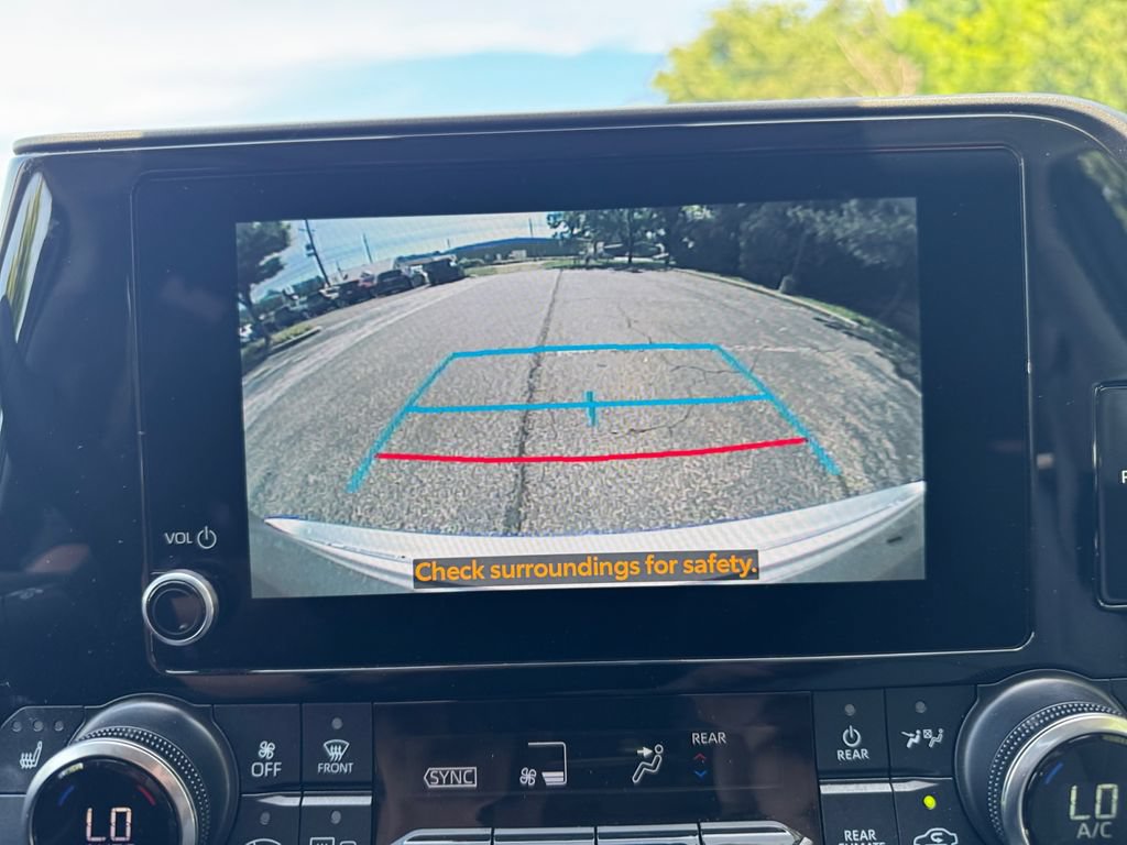 Used 2024 Toyota Highlander XLE AWD/4WD image 25