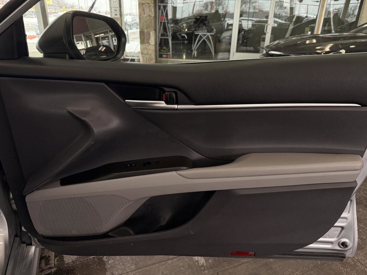Used 2023 Toyota Camry SE AWD/4WD image 32