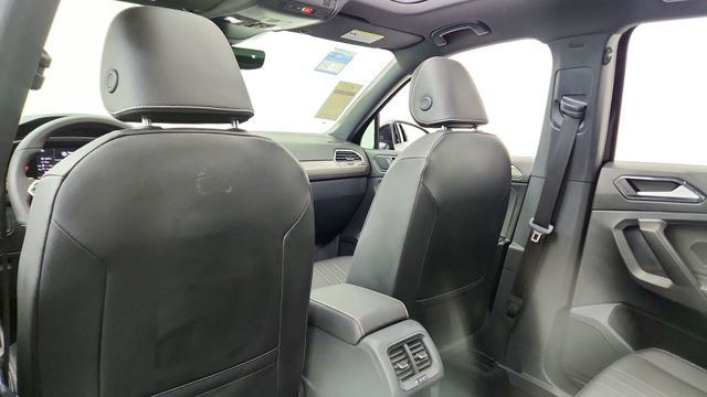 Used 2022 Volkswagen Tiguan SE R-Line image 34