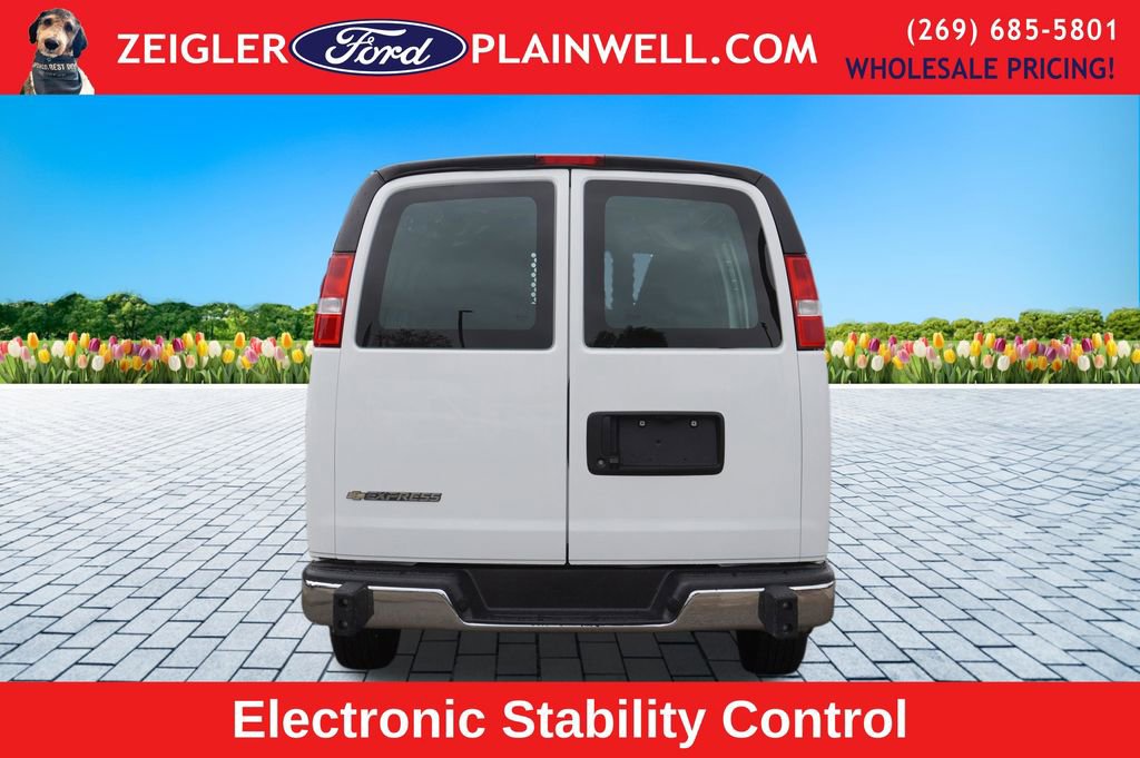 Used 2024 Chevrolet Express 2500 w/ Driver Convenience Package RWD image 4