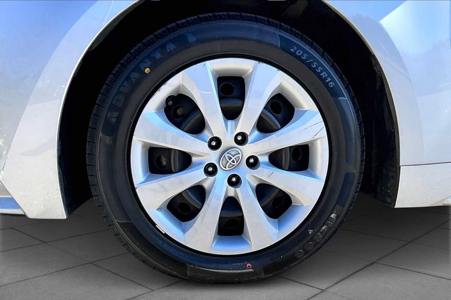 Used 2022 Toyota Corolla LE FWD image 11