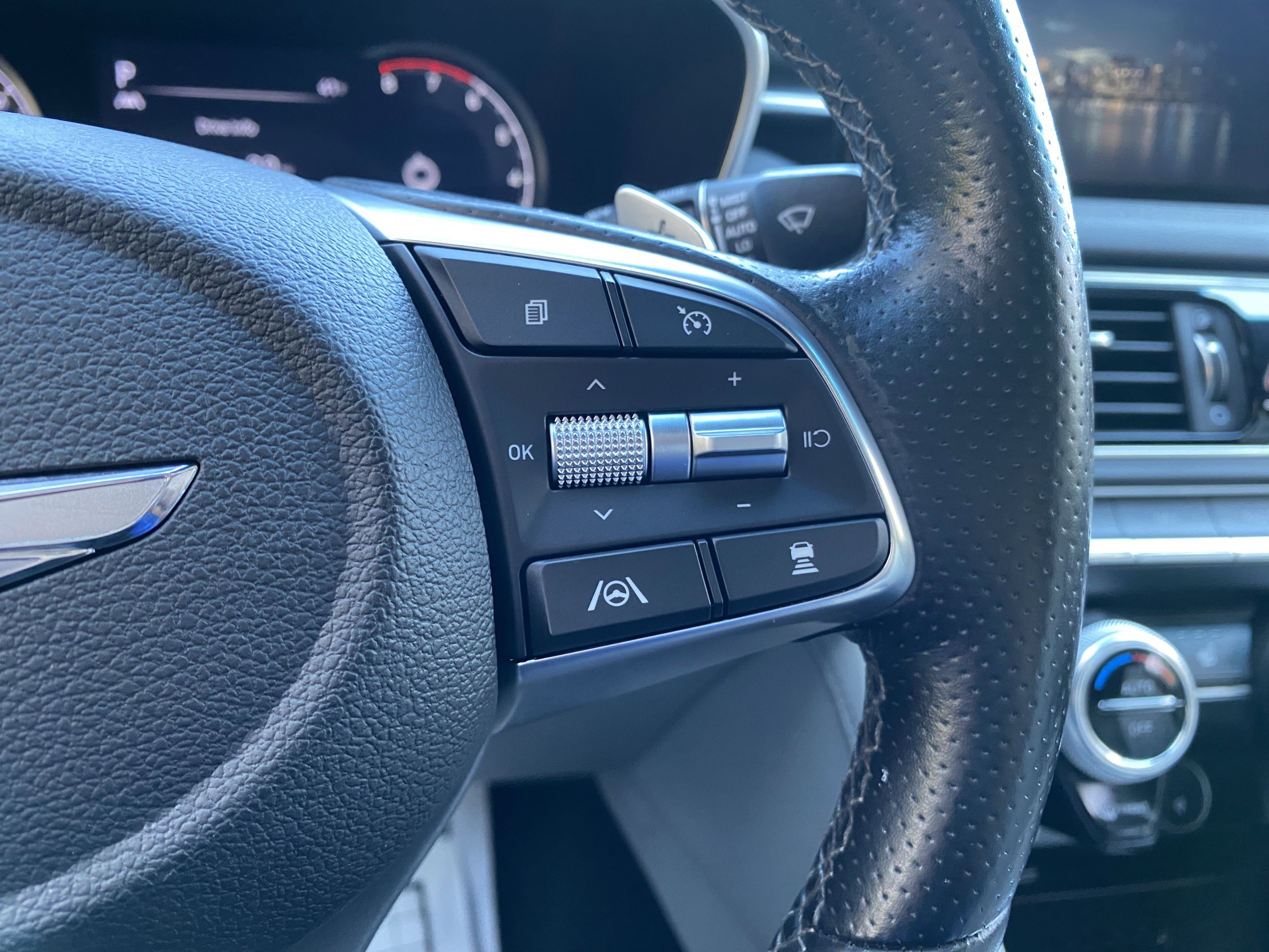 Used 2022 Genesis G70 2.0T w/ Prestige Package image 19