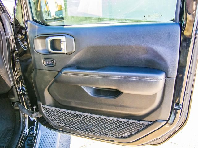 Used 2018 Jeep Wrangler Unlimited Sahara AWD/4WD image 20