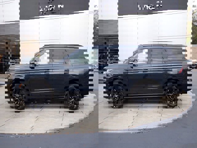 New 2025 Lincoln Navigator Reserve w/ Jet Appearance Package image 2