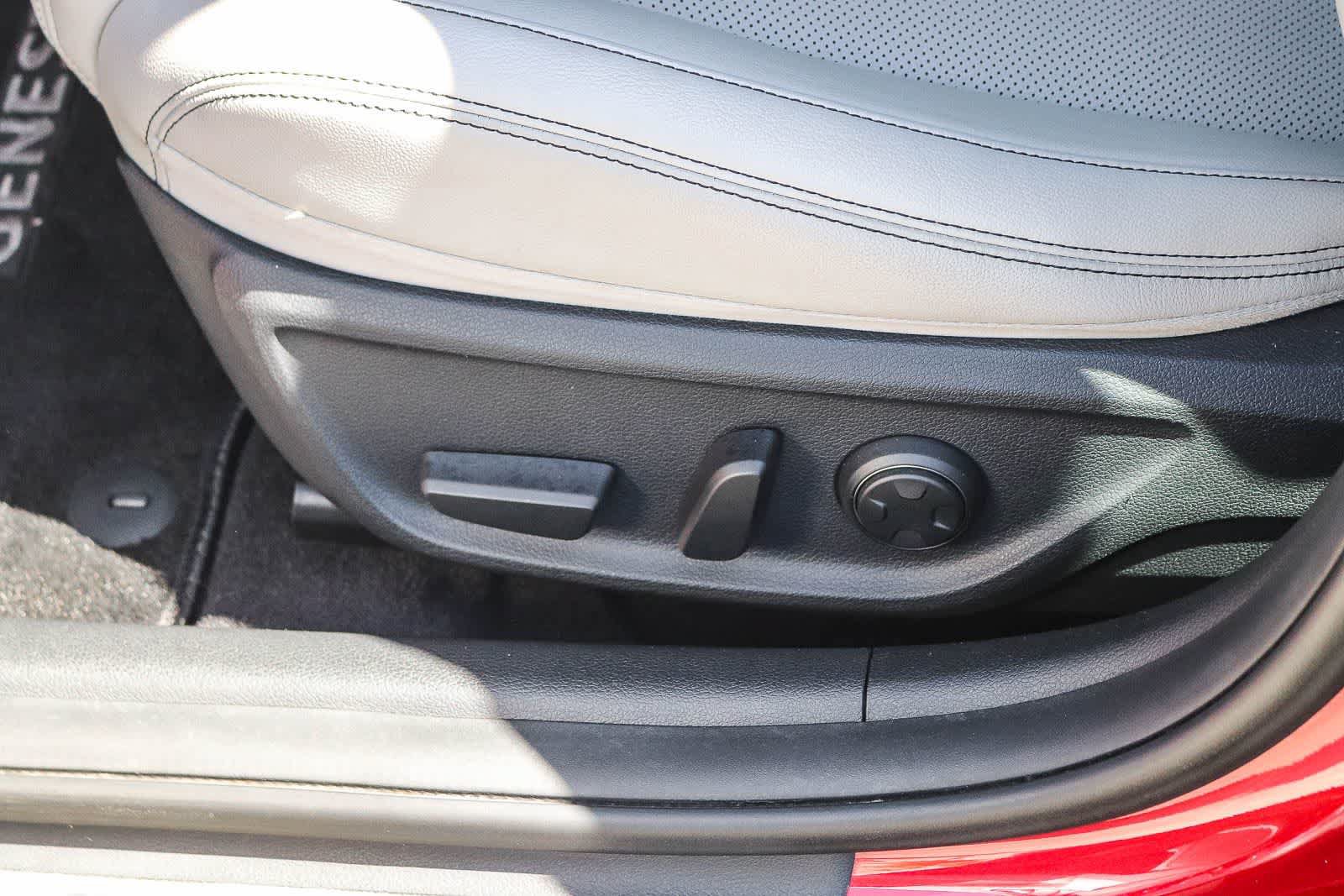Used 2019 Genesis G70 2.0T Advanced RWD image 21
