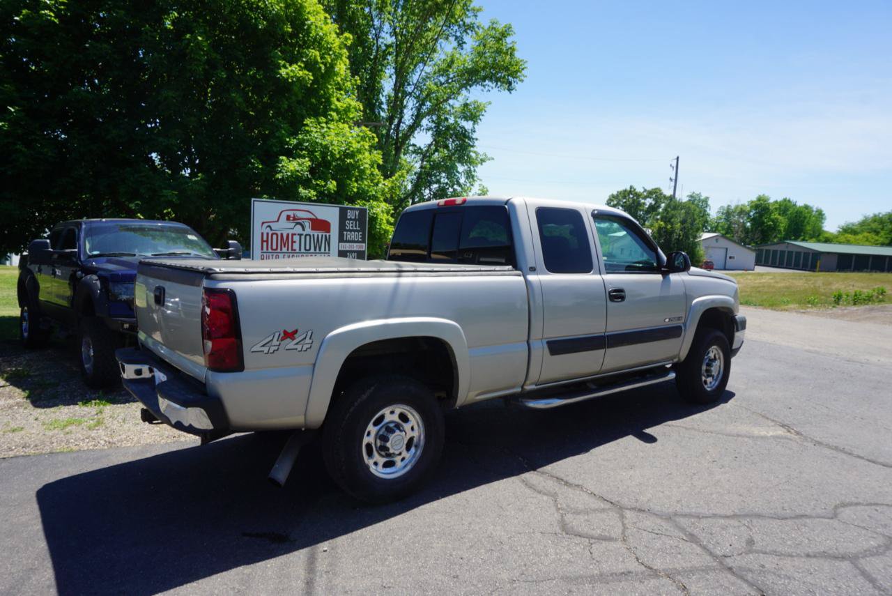 Used 2007 Chevrolet Silverado 2500 LT w/ Onstar Plus Package AWD/4WD image 3