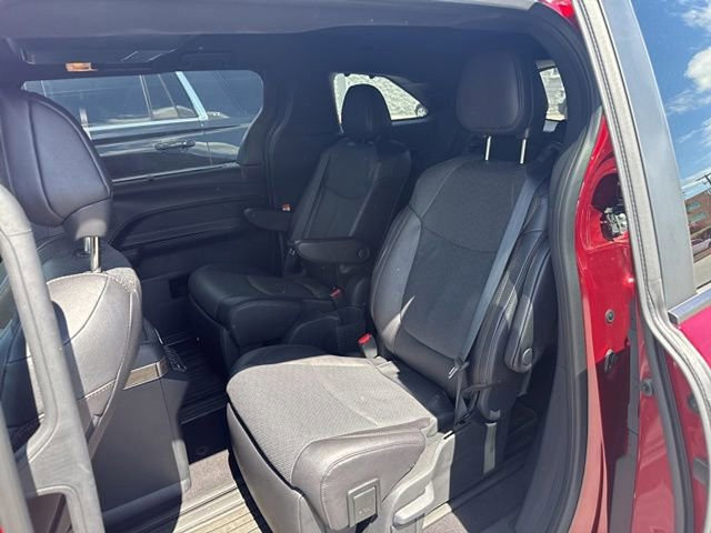 Used 2025 Toyota Sienna Platinum AWD/4WD image 12