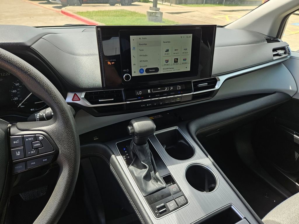 Used 2025 Toyota Sienna LE image 20