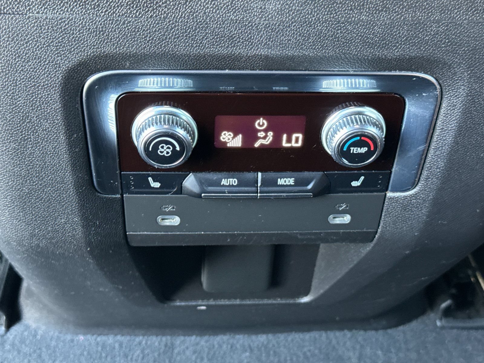 Used 2021 GMC Yukon AT4 AWD/4WD image 35