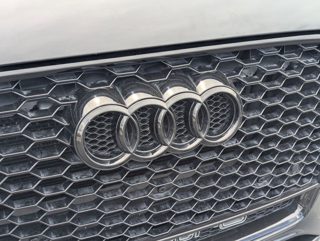 Used 2018 Audi Q3 2.0T Premium Plus w/ Premium Plus Package AWD/4WD image 11