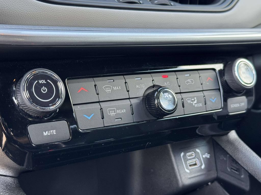 Used 2025 Jeep Compass Limited w/ Elite Group AWD/4WD image 19