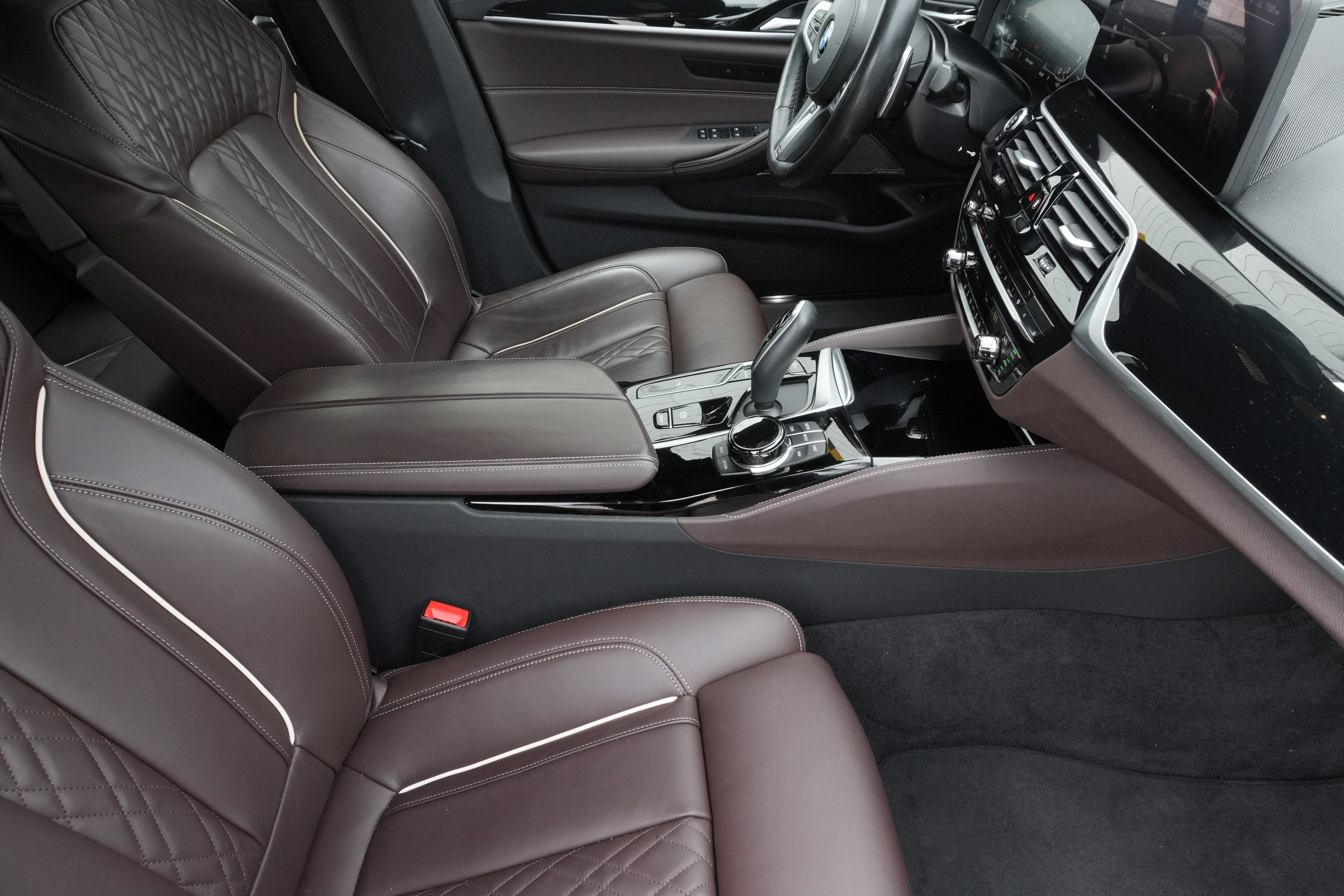 Used 2022 BMW M550i xDrive w/ Executive Package AWD/4WD image 13