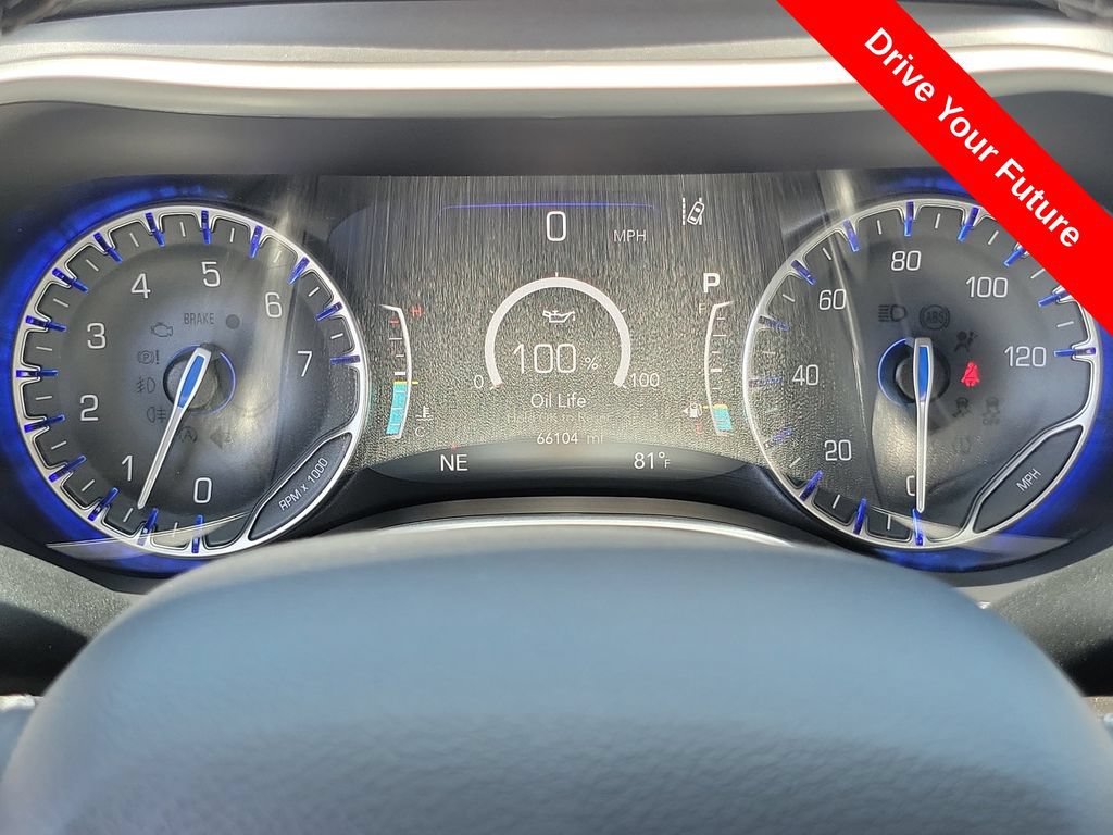 Used 2023 Chrysler Pacifica Touring-L FWD image 7