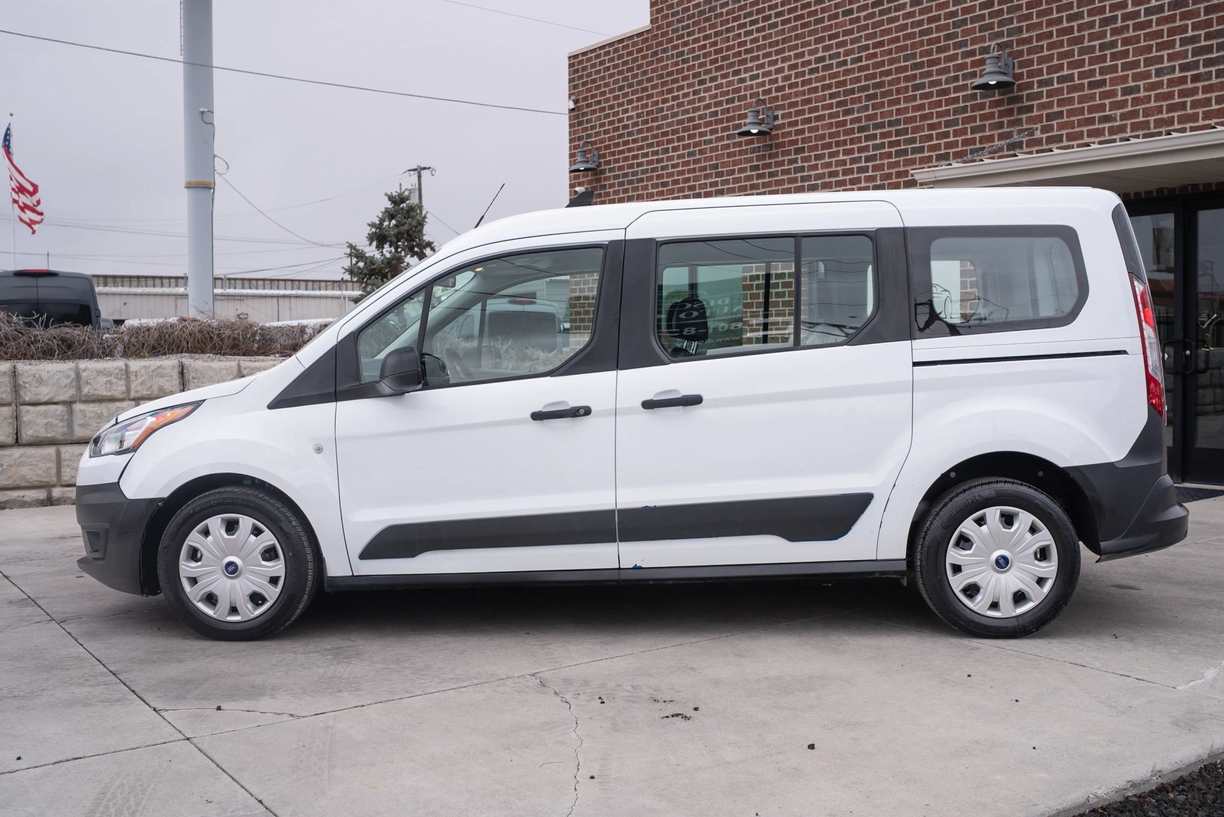Used 2023 Ford Transit Connect XL FWD image 3