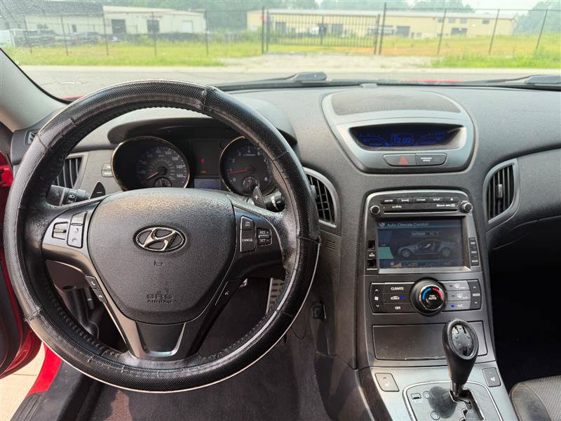 Used 2011 Hyundai Genesis 3.8 RWD image 12