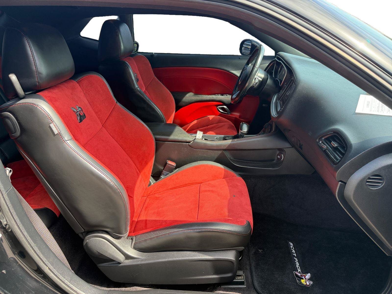 Used 2018 Dodge Challenger R/T Scat Pack w/ Leather Interior Group RWD image 21