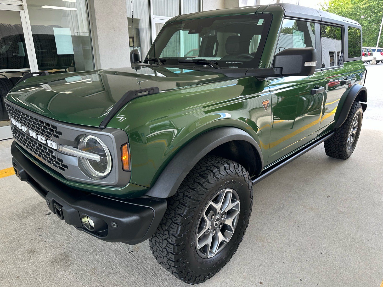Certified 2025 Ford Bronco Badlands AWD/4WD image 3