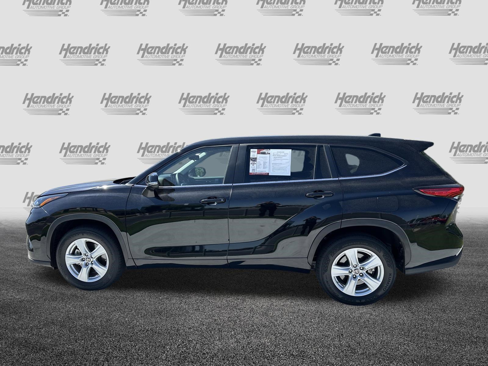 Used 2023 Toyota Highlander L FWD image 7
