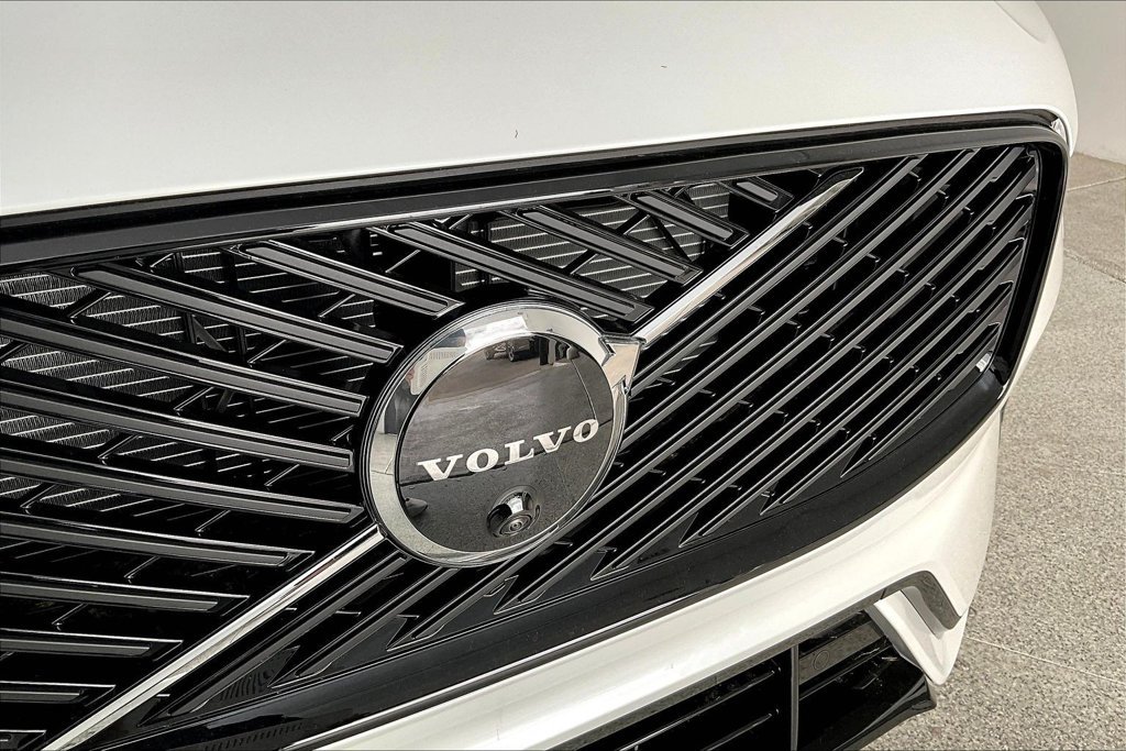 New 2026 Volvo XC60 B5 Plus w/ Protection Package Premier AWD/4WD image 23