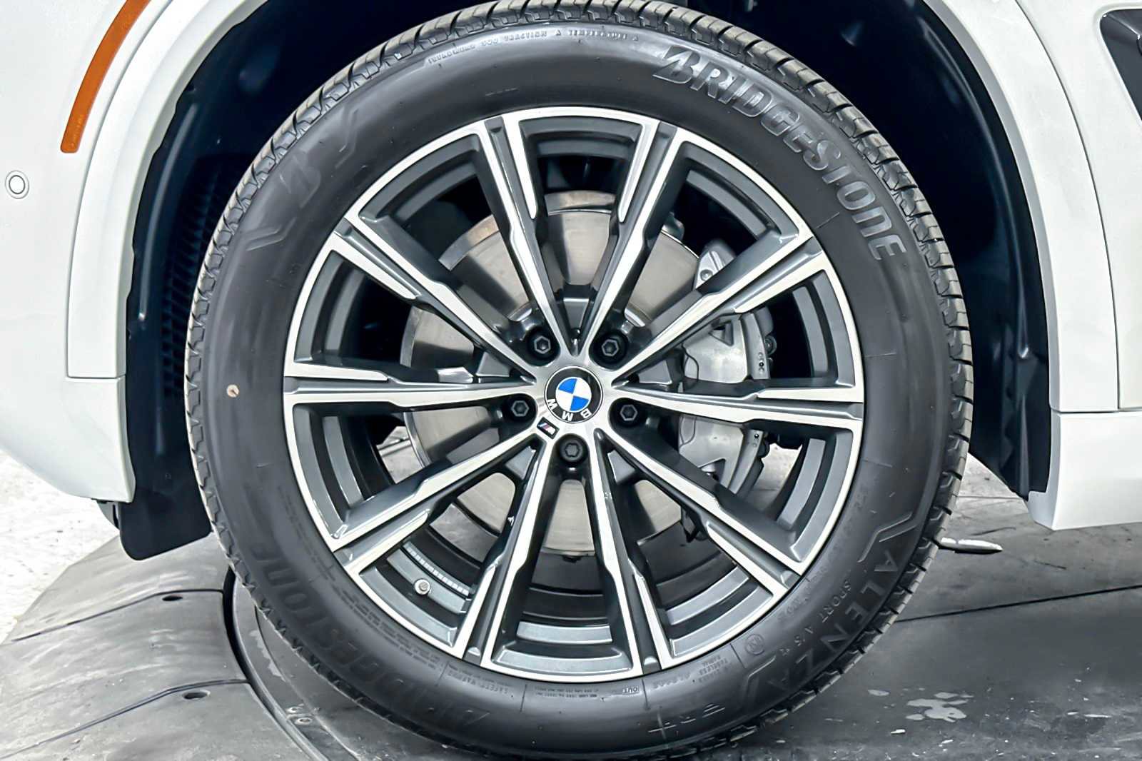 New 2026 BMW X5 xDrive40i w/ Executive Package image 25