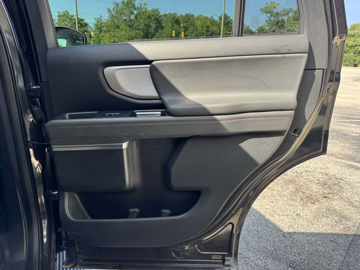 Used 2025 Ford Expedition Active AWD/4WD image 35