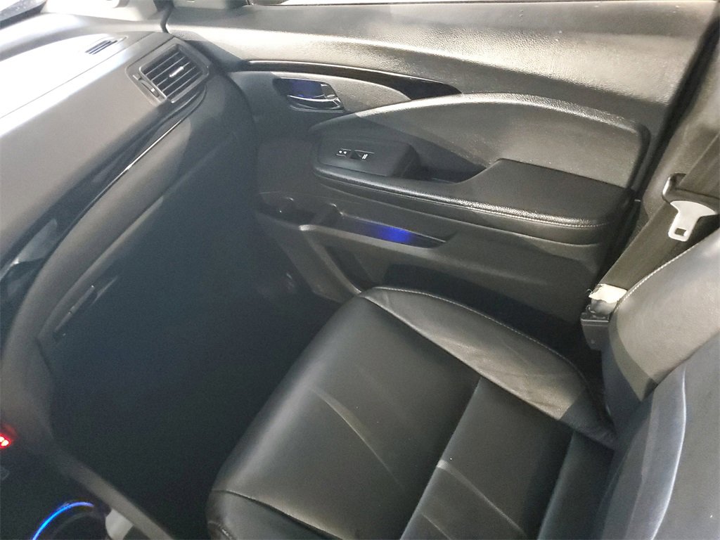 Used 2020 Honda Pilot Touring image 11