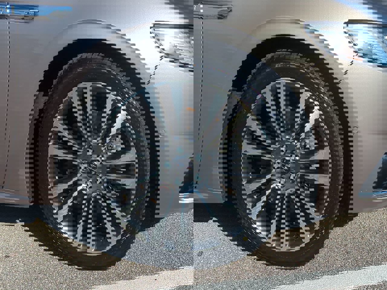 Used 2019 Lincoln Continental Reserve image 11