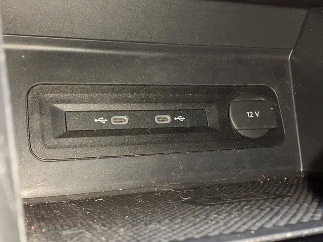 Used 2022 Volkswagen Atlas Cross Sport SEL Premium R-Line image 17