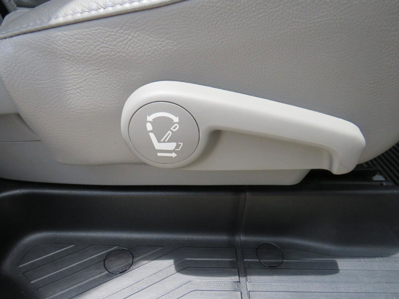 Used 2008 Toyota Sequoia Limited RWD image 28