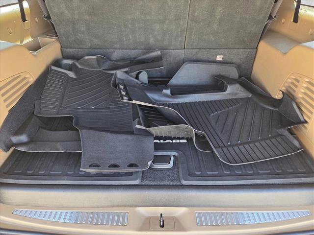 Used 2018 Cadillac Escalade ESV Platinum AWD/4WD image 6