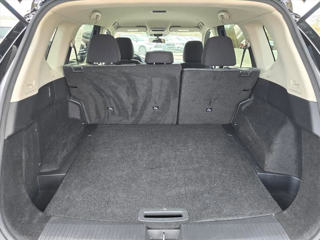 Used 2023 Nissan Rogue SV image 25