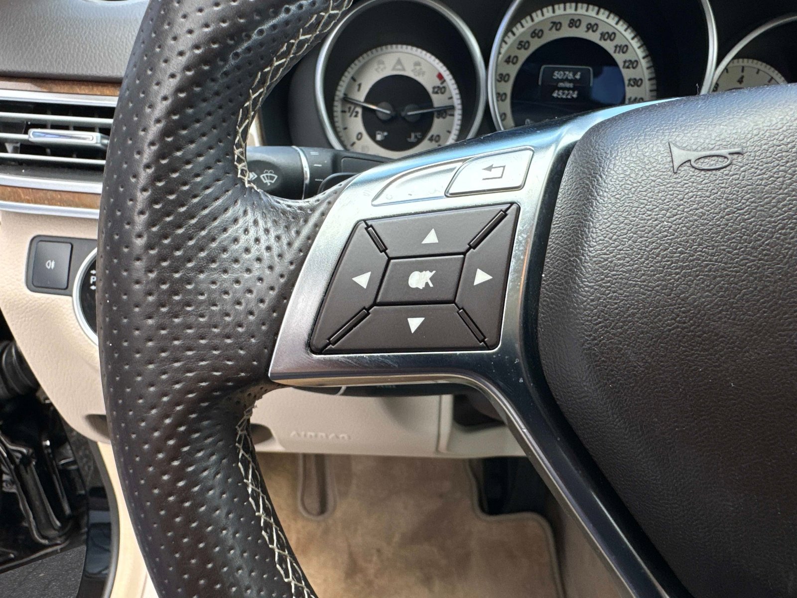 Used 2014 Mercedes-Benz E 350 Sedan image 30